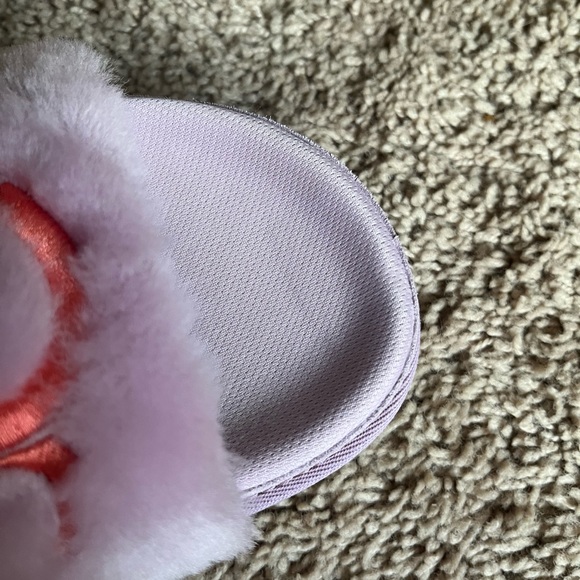 SOLD ON CROSSPOST UGG Laton Fluffy Flatform logo slides - Picture 13 of 14
